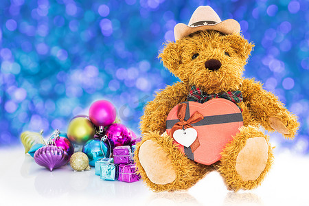 泰迪熊与礼物和装饰品新年
