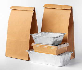 白色背景下的一套可回收食品包装