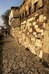 石路和砖墙