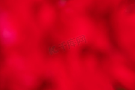 抽象背景：夏季多彩色调梦幻般美丽的红花颜色渐变与花粉模糊背景