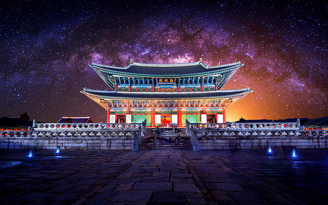 韩国首尔的景福宫和银河。