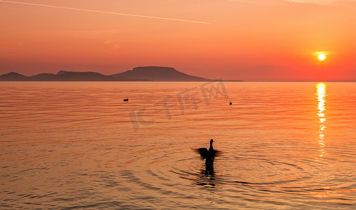 匈牙利巴拉顿湖的日出