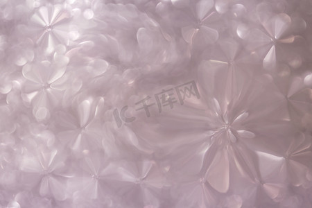 白色柔和的珍珠抽象花朵形状甜美浪漫的背景