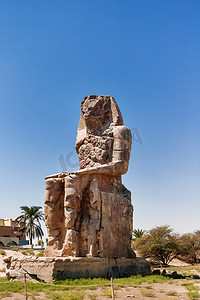 门农巨像，法老阿蒙霍特普三世的巨大石像。