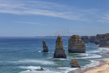 悬崖路摄影照片_澳大利亚维多利亚州大洋路沿线的十二使徒岩