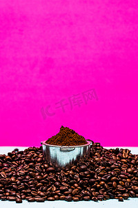 咖啡豆和咖啡把手以及研磨咖啡的组合物