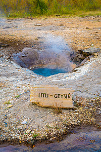 Geysir Golden Circle in Iceland little Geysir 深蓝色和 Strokkur 的热兄弟