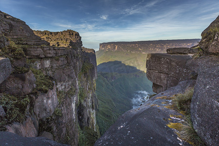 tepui摄影照片_从 Roraima Tepui 上 The Mist - Venez 的景观