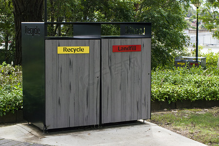 用于回收和填埋废物的公共垃圾箱外壳