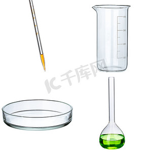 白色流体背景摄影照片_白色背景下实验室玻璃器皿的拼贴