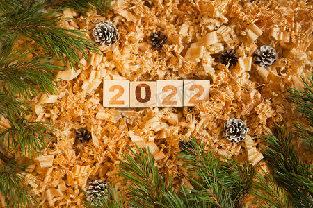 松果数字摄影照片_木制数字 2022 立方体象征着新年庆祝活动。