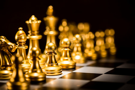 棋盘上的金棋子，商业战略概念