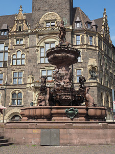Jubilaeumsbrunnen（禧年喷泉）又名 Neptunbrunnen（海王星
