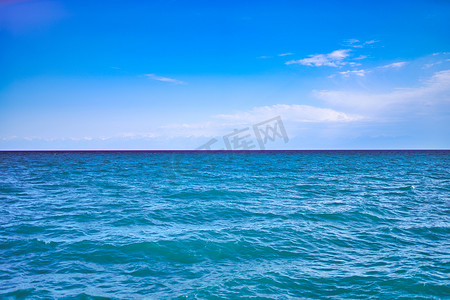 清晰的摄影照片_海景与清晰的地平线。