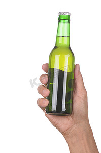 手拿绿色啤酒瓶