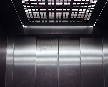 电梯或电梯内部