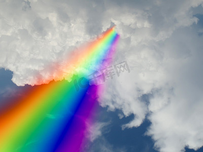 上帝保佑白云和蓝天中的彩虹