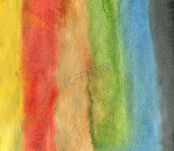 彩虹条纹摄影照片_手绘背景与水彩彩虹色条纹。