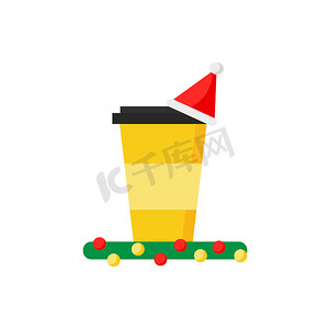 圣诞矢量圣诞老人摄影照片_用红色圣诞圣诞老人帽子装饰的咖啡或茶杯，隔离白色