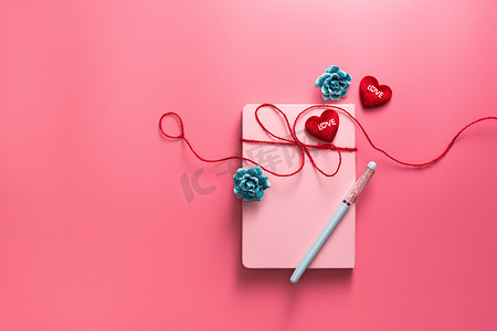 情人节的概念，每天都爱着粉红色的 backgr 上的红心