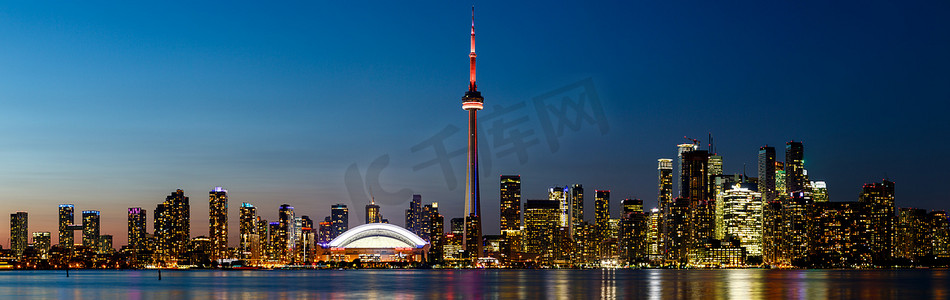 加拿大夜景摄影照片_加拿大安大略省多伦多市中心的夜景
