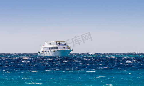 埃及达哈卜南西奈红海的白色游船
