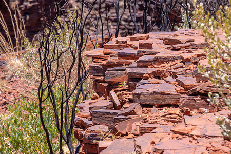 卡里吉尼国家公园富含铁矿石的红层岩层