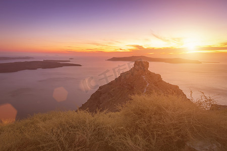 俯视破火山口和海的日落海景在vi