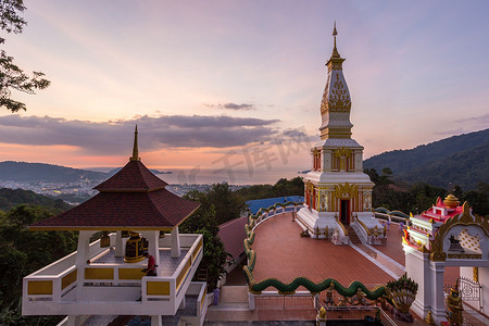 泰国普吉岛芭东山顶的 Doi thep Nimit 修道院