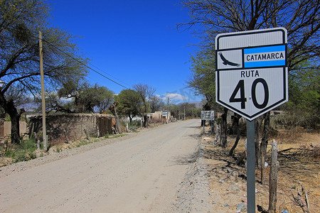 40 号公路与标志，卡法亚特，阿根廷
