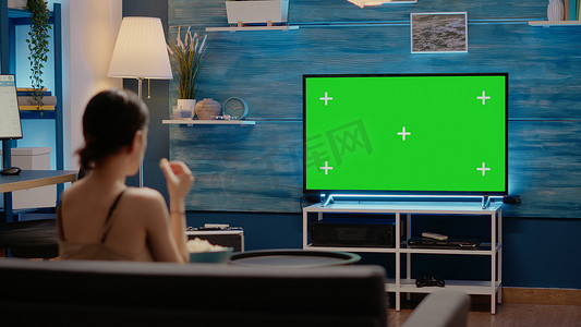 家里现代电视显示屏上的绿屏