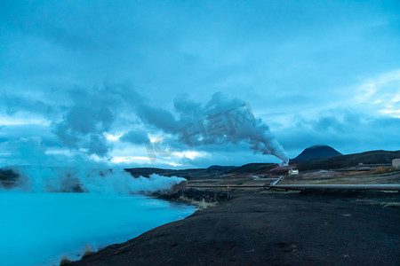 冰岛蓝湖摄影照片_冰岛蓝湖地热热水湖绿松石水蒸汽管道