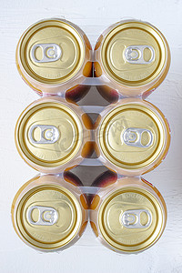 金罐六包啤酒的顶视图