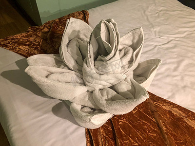 毛巾折纸美丽的花