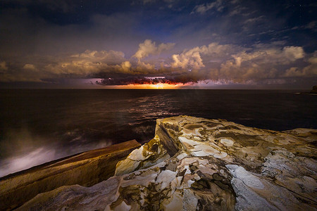 悉尼海岸上空的闪电风暴