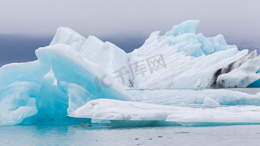 古摄影照片_杰古沙龙冰河湖（Jokulsarlon）是冰岛东南部的一个大型冰川湖