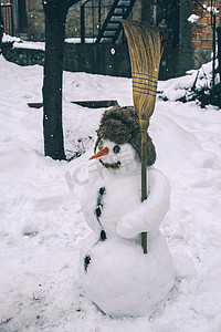 院子里的雪人