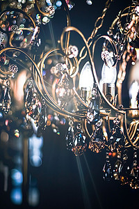 水晶玻璃吊灯作为家居装饰、室内设计和豪华家具细节、节日邀请卡背景