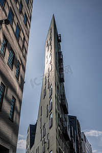 IJDok 的三角形高层建筑以尖角结束，阿姆斯特丹