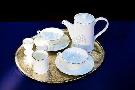 白色茶具摄影照片_白色茶具或咖啡具