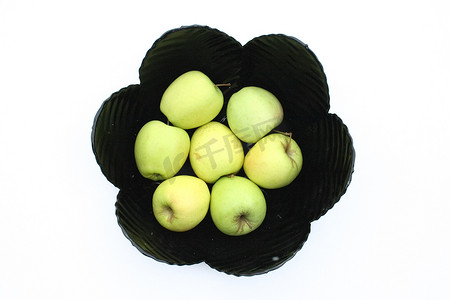 一个黑色的水果碗和青苹果