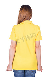 穿着黄色 Polo 衫的女人，被白色背景隔离（背面）