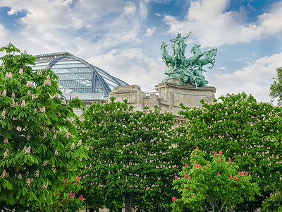 巴黎大皇宫的寓言雕像和拱形屋顶