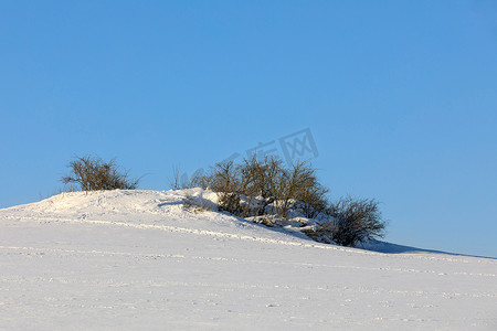 下雪乡村摄影照片_美丽的乡村乡村冬季景观