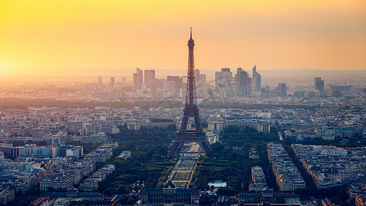 巴黎、艾菲尔铁塔和 La Defense busi 全景鸟瞰图