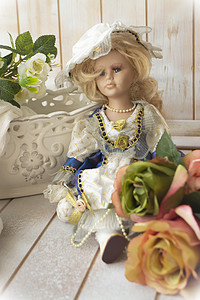 维多利亚风格的复古瓷娃娃。