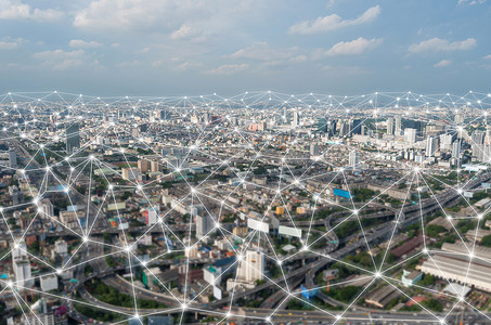 在城市天空的抽象网络和线路连接