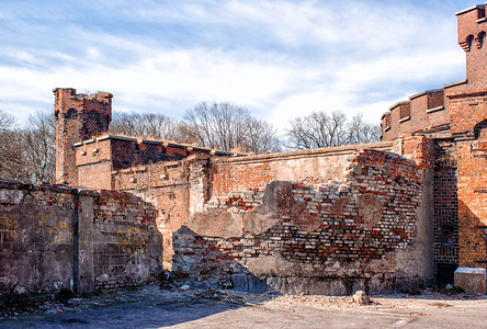 一座旧堡垒的破墙