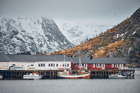 挪威罗弗敦群岛的 Hamnoy 渔村