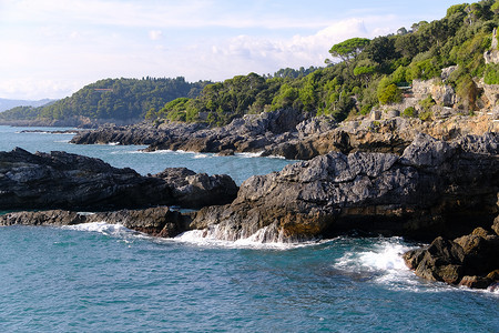 五渔村附近 Tellaro di Lerici 村海边的悬崖。